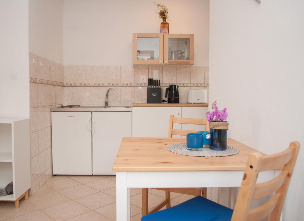 Apartments Dilk Vis Exterior foto