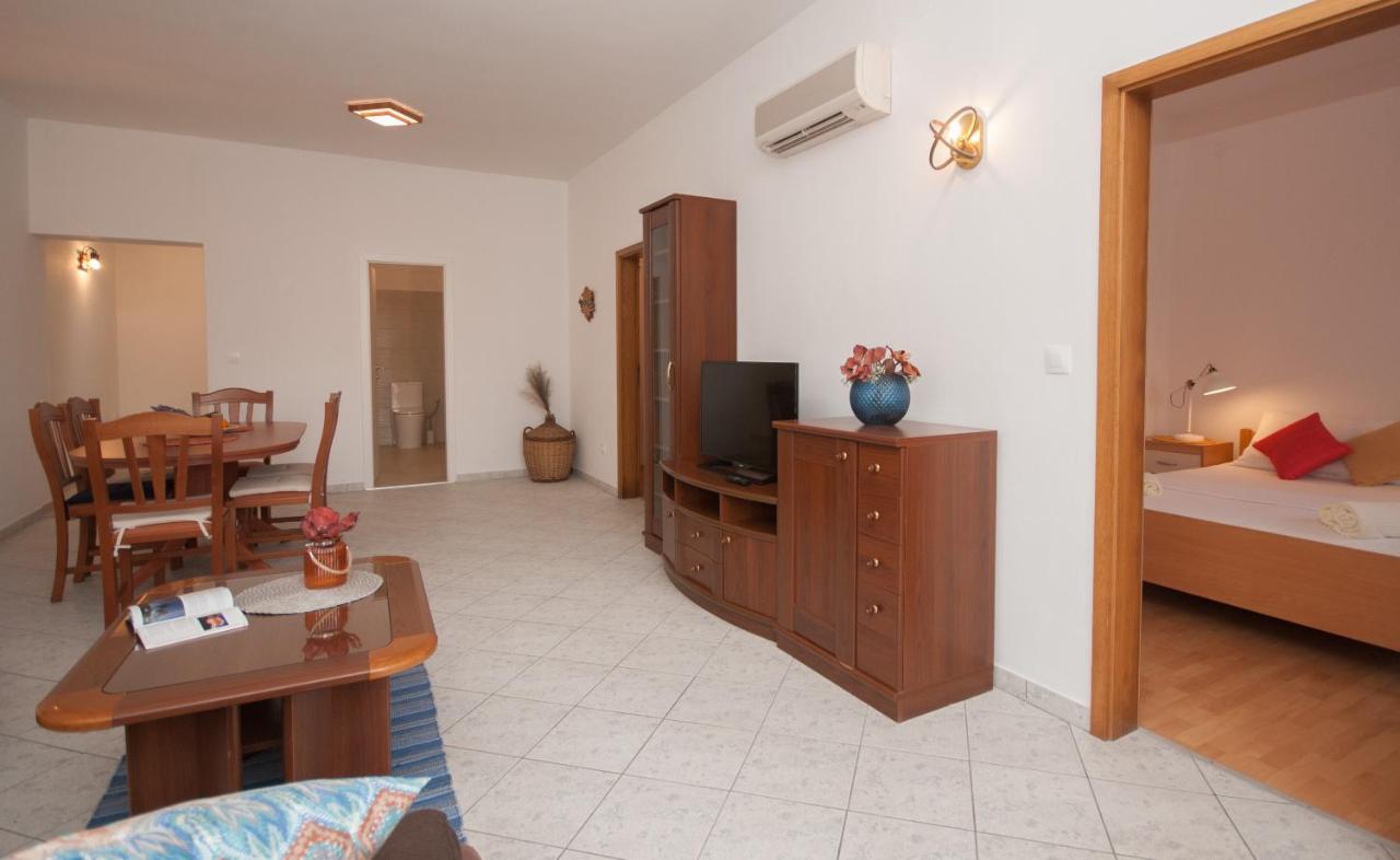 Apartments Dilk Vis Exterior foto